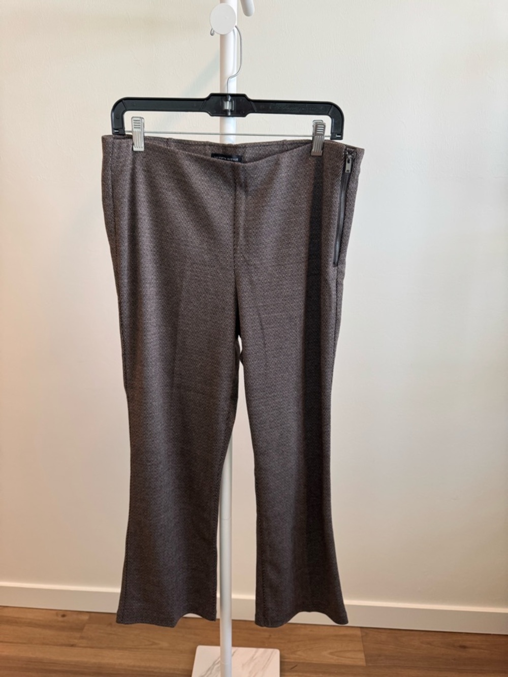 Saks Fifth Ave Women’s Stretch Dress Pants in Dark Brown.  Cropped Flare size L